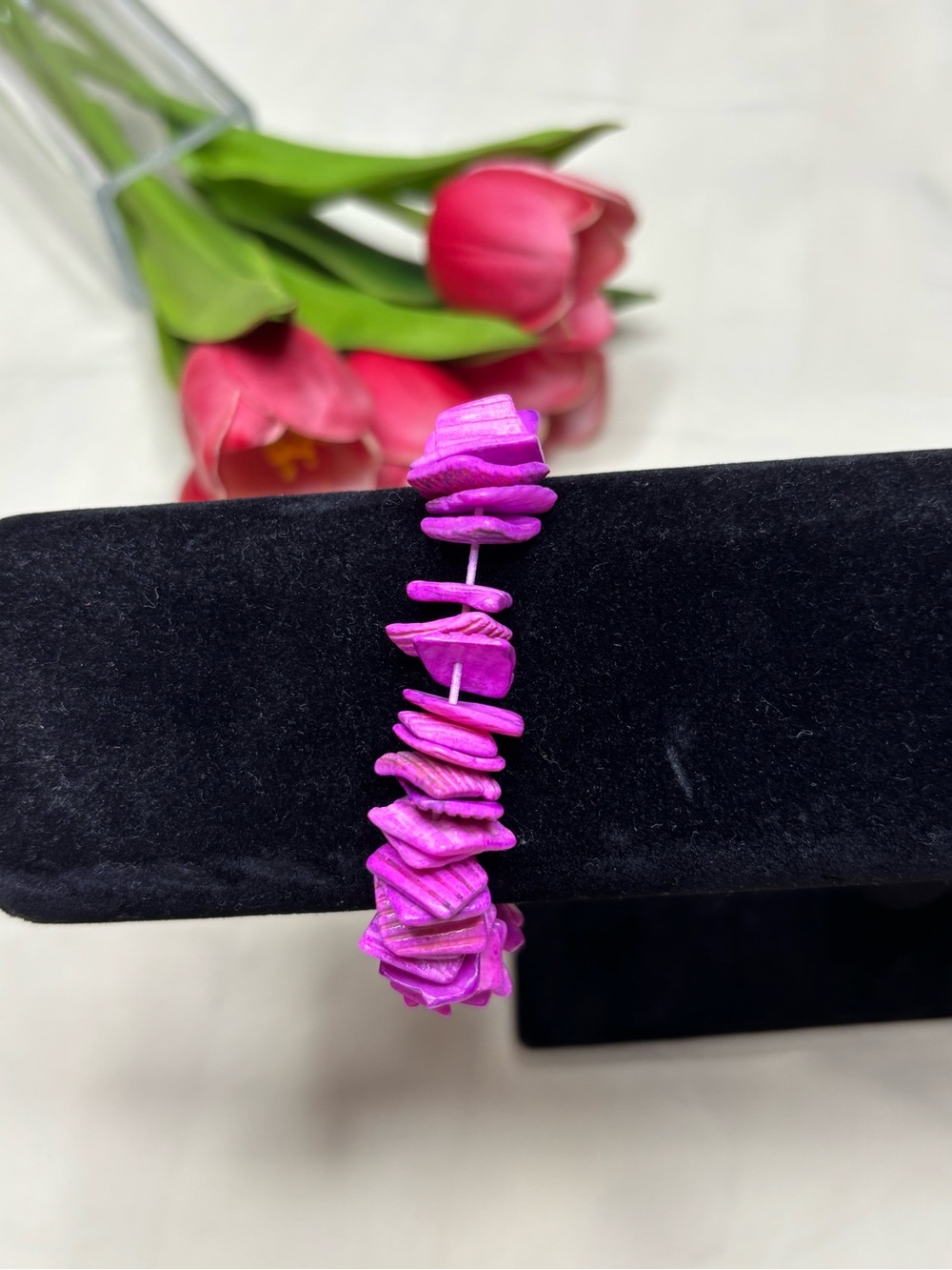 vintage/boho dyed purple puka shell chip stretch bracelet.
